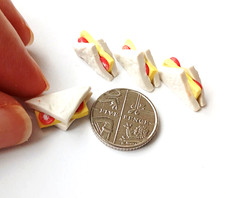 DOLLS HOUSE MINIATURE 1:12 * 4 X WHITE CHEESE + TOMATO SANDWICHES * COMBINED P+P