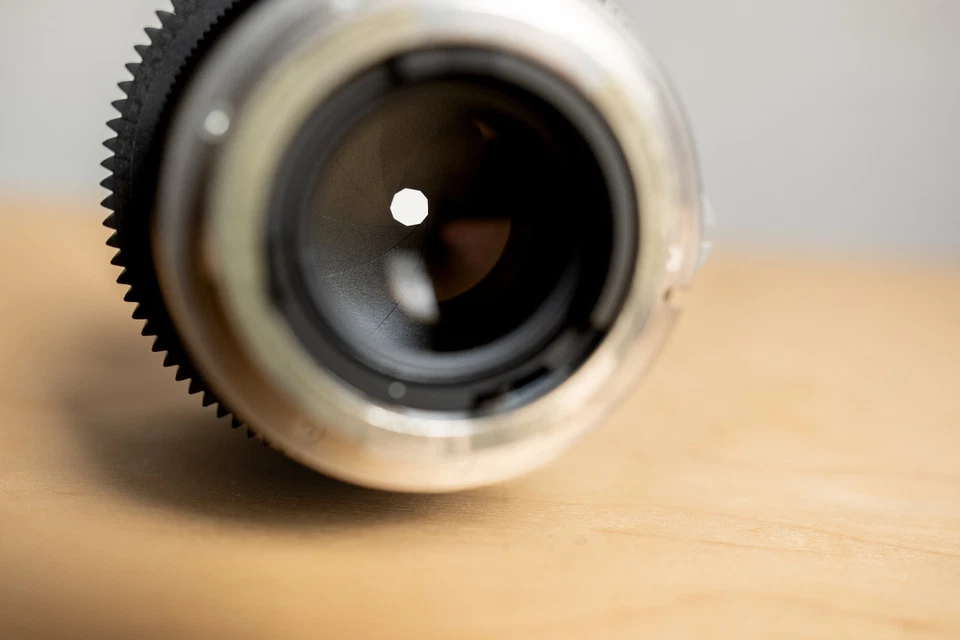 Lente Cine Mod ZEISS Planar T* 85 mm f/1,4 ZF montura EF y desaclicked Foto 2 de 4