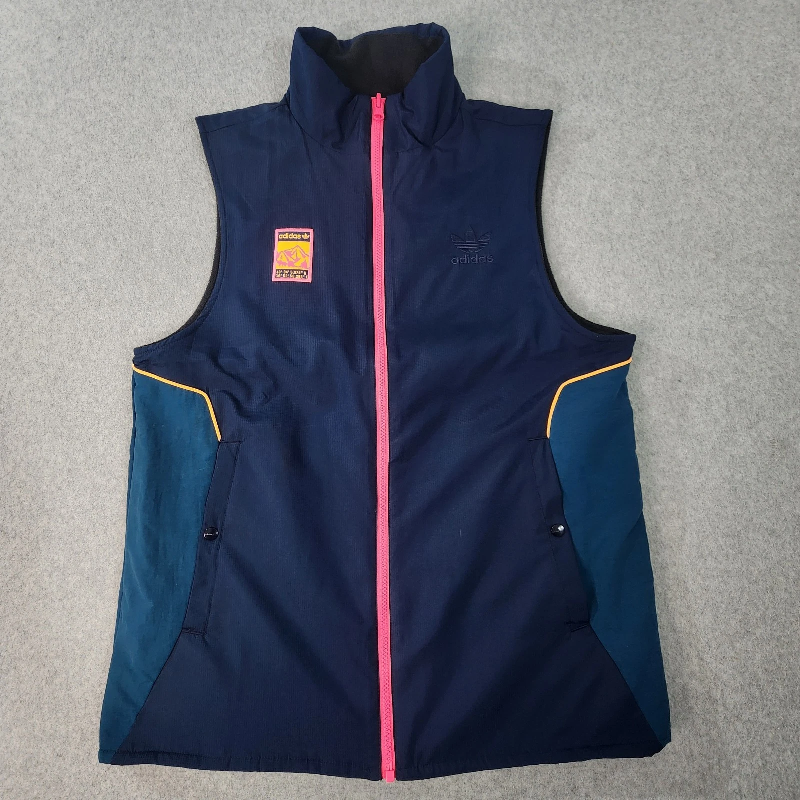 Adidas Originals Reversible Full-Zip Vest Mens M Multicolor Button Snap Pockets
Opens in a new windo