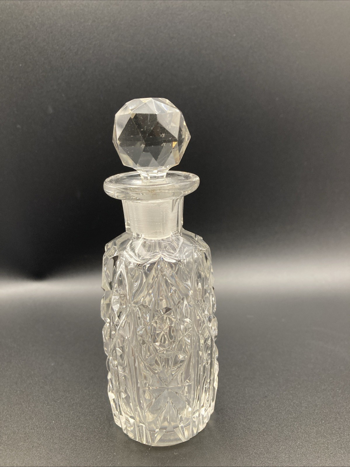 Cut Glass/Crystal Rounded Perfume Bottle With Stopper