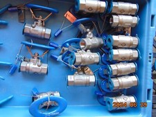 1 STAINLESS STEEL BALL VALVE 1/2" THREADED 2000WOG OVAL HANDLE CF8M