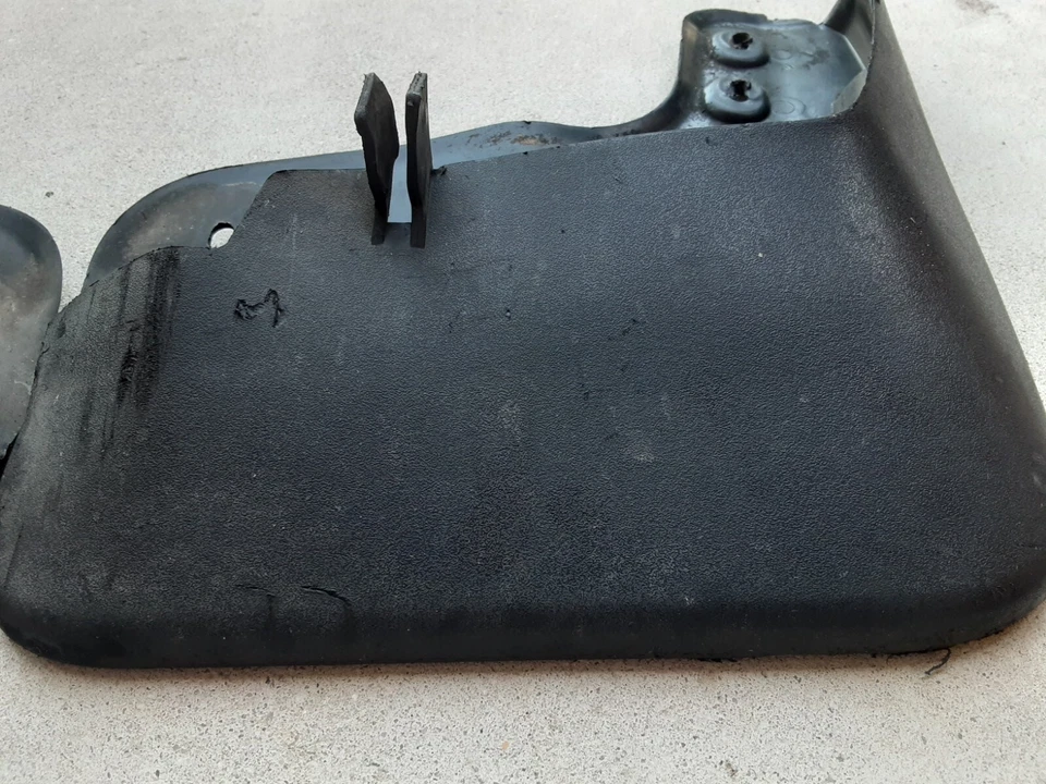 Juego de guardabarros delantero Volkswagen Tiguan 2009-2017 OEM # 5N0075111* Foto 3 de 4