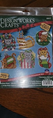 CHRISTMAS KITTENS #14 COUNT PLASTIC CANVAS - DESIGN WORKS