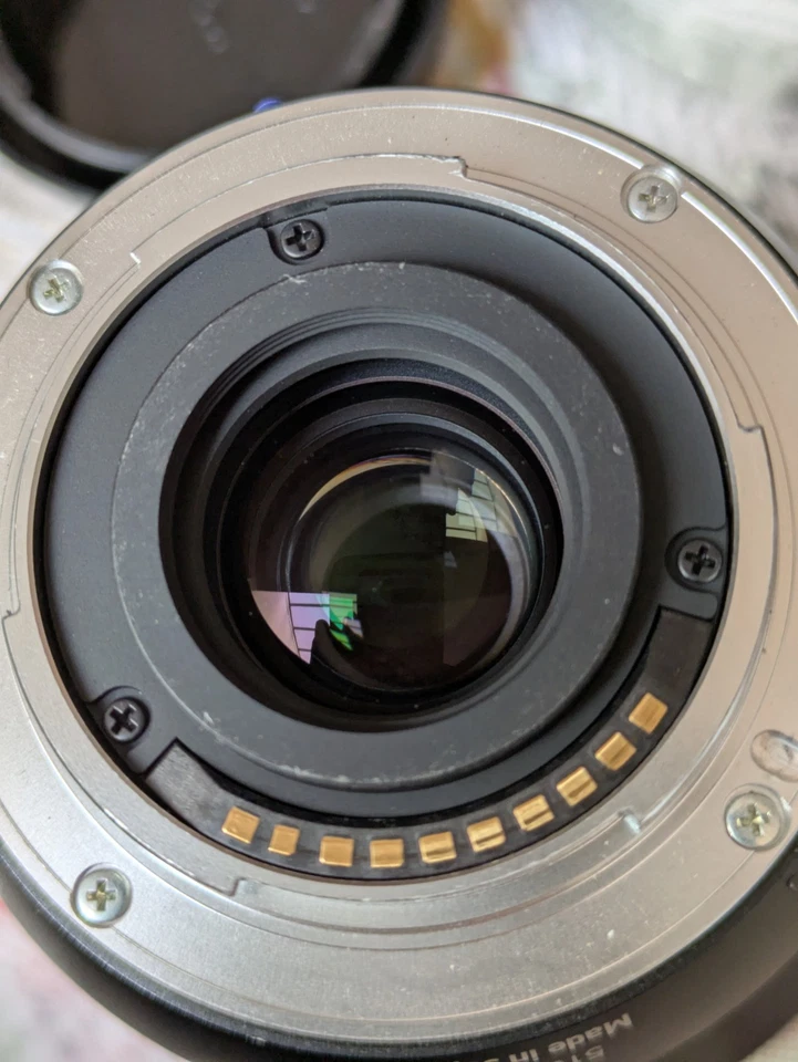 Fuji X Mount Zeiss 12mm F2.8 Lens . Used In Near Mint Condition - Image 4 of 4