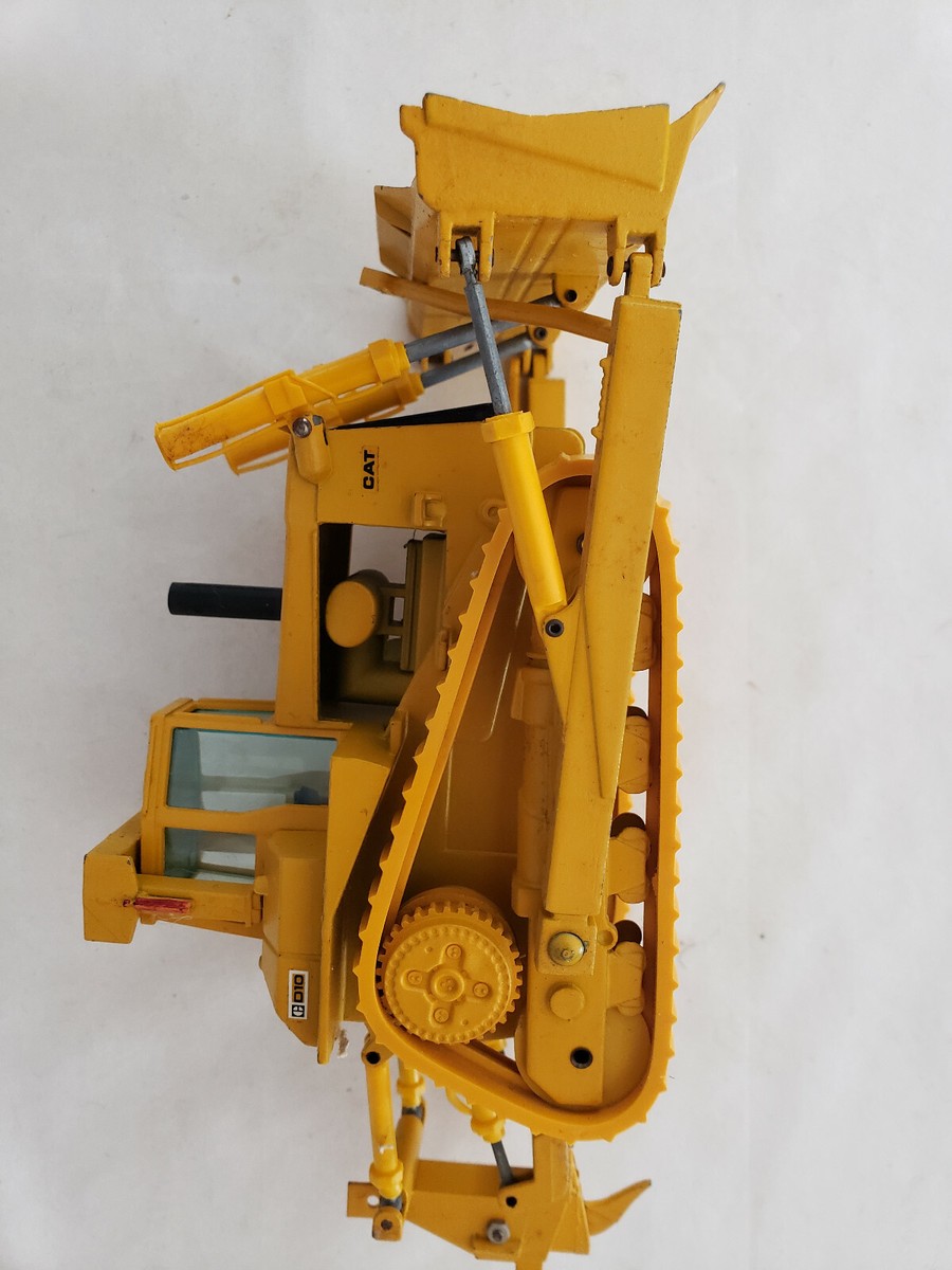 Kettendozer Cat D10 Tractor Caterpillar Die Cast Model 1/50 Kettendozer Cat D10 Tractor Caterpillar Die Cast Model 1/50