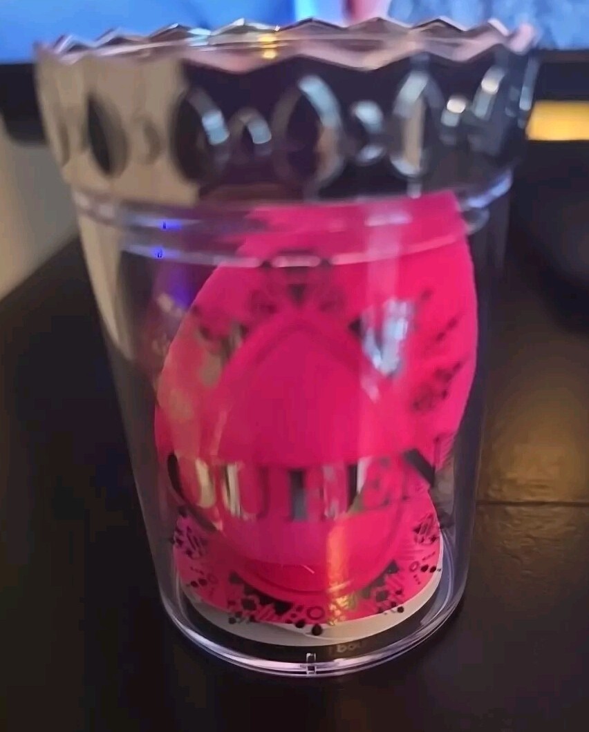 Beauty Blender Queen Makeup Sponge Comes Sealed-image