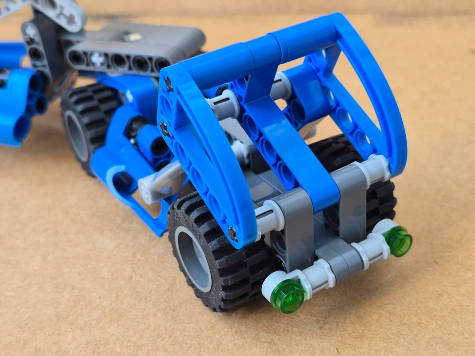 LEGO Technic 8433 Cool Movers, photo 2 of 5