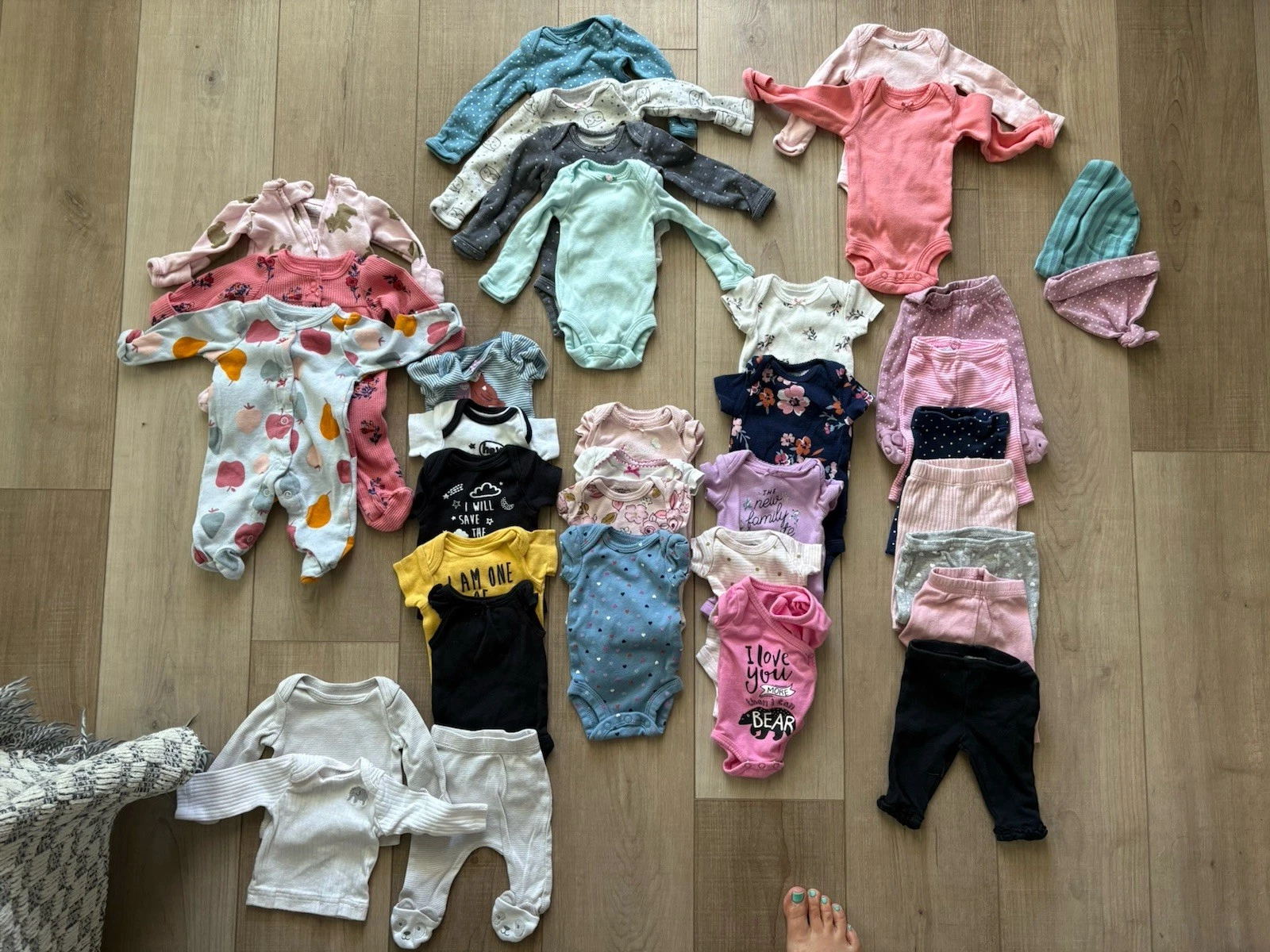 Premie Carters Mix Baby Girl Clothes Pjs Pants Top Flowers lot 31 Onsies
Opens in a new window or ta