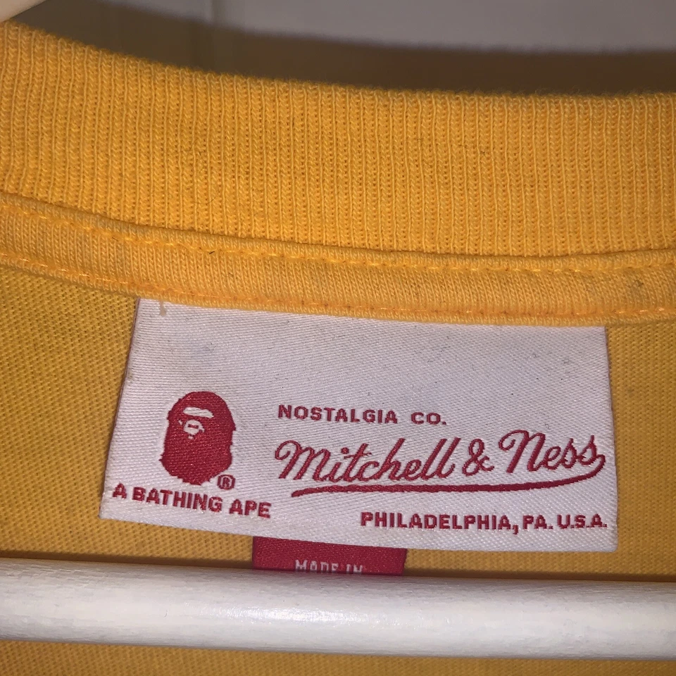 Camisa manga curta Bape X Mitchell & Ness Lakers tamanho M - Imagem 3 de 4