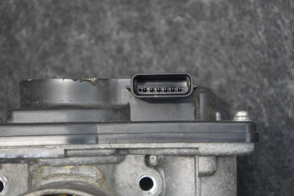 Válvula de carrocería del acelerador derecho 16119JF00E OEM Nissan GT-R 2010-21 Foto 4 de 4