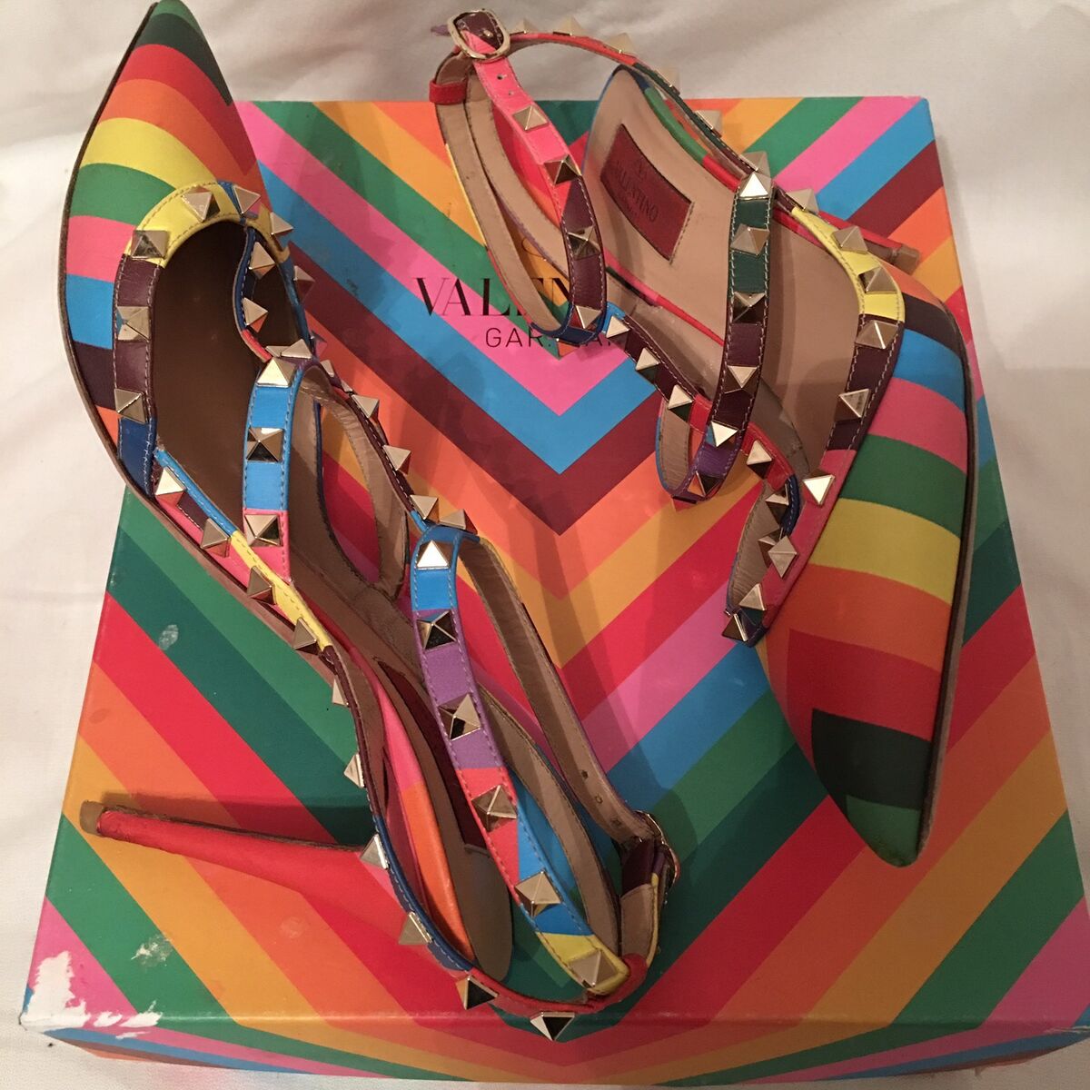 Valentino Garavani 1973 Rainbow Chevron Collection Rockstud Valentino Garavani 1973 Rainbow Chevron Collection Rockstud