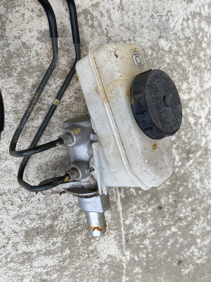 Brake Master Cylinder For 05-07 Infiniti G35 M35 M45 Base Coupe Sedan WM28Q3 - Image 2 of 4