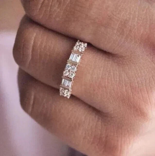 Precioso anillo de propuesta de diamantes creado en laboratorio estilo Art Deco para ella oro rosa de 14 quilates FN Foto 2 de 4