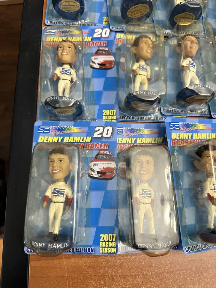 Estuche de 12 figuras de Denny Hamlin Bobblehead 2007 temporada de carreras nuevo NASCAR Foto 2 de 4