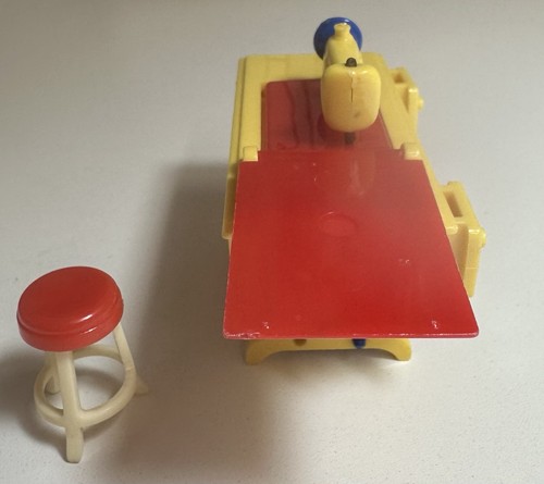 Renwal Puppenhaus Möbel Nähmaschine & Hocker von 1940 mit beweglichen Teilen - Bild 5 von 11