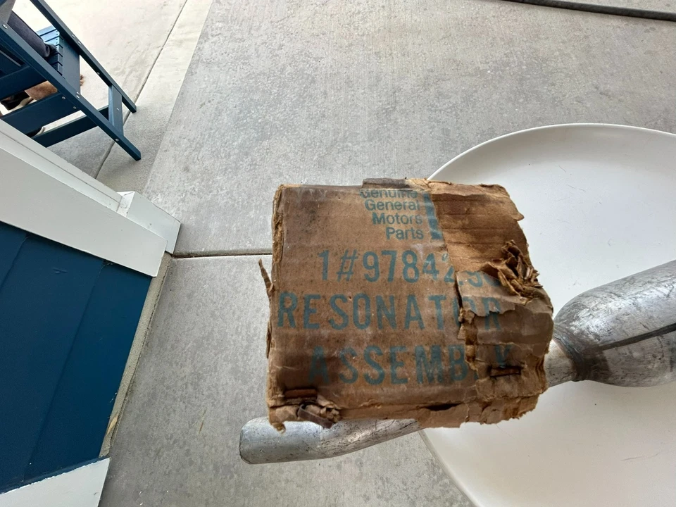 NOS 1966-1968 Pontiac Bonneville Executive Doble Escape Resonador 1.75" 9784296 Foto 3 de 4