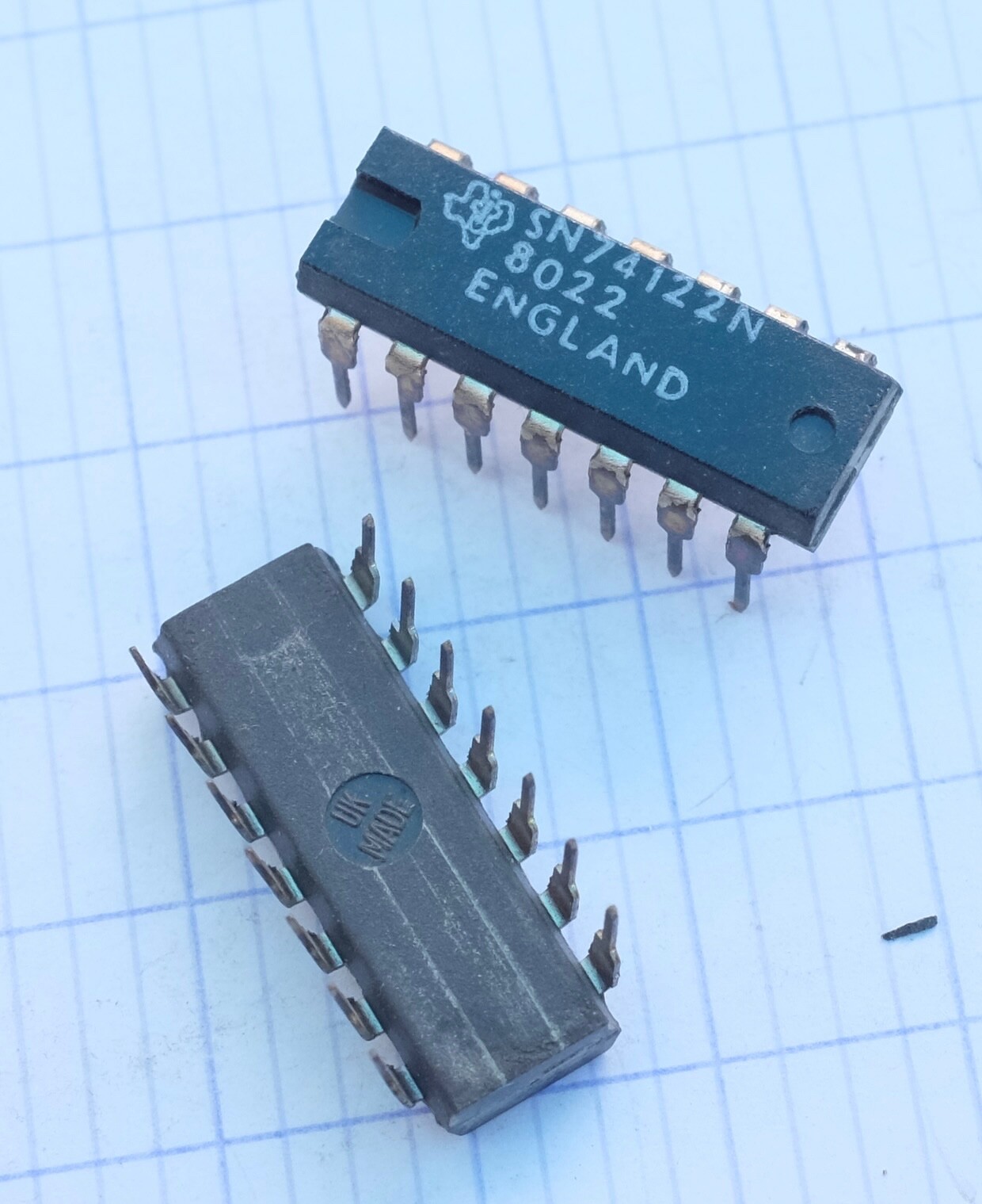 2x Texas Instruments SN74122N circuit intégré DIP 16. Lot de 2.