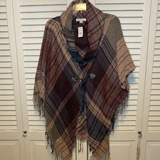 NEW WITH TAGS FRANCESCA’S PLAID FRINGED CAPE