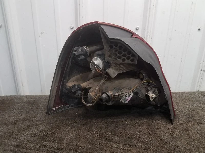 2004-08 Pontiac Grand Prix Passenger Right Tail Light *OVERSPRAY* - Image 3 of 4