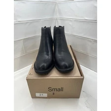 Born Reegan Bootie size 8 in a replacement box