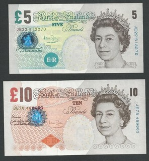 England 5 & 10 Pfund 2002 / 2004 P. 391c / 389c UNC
