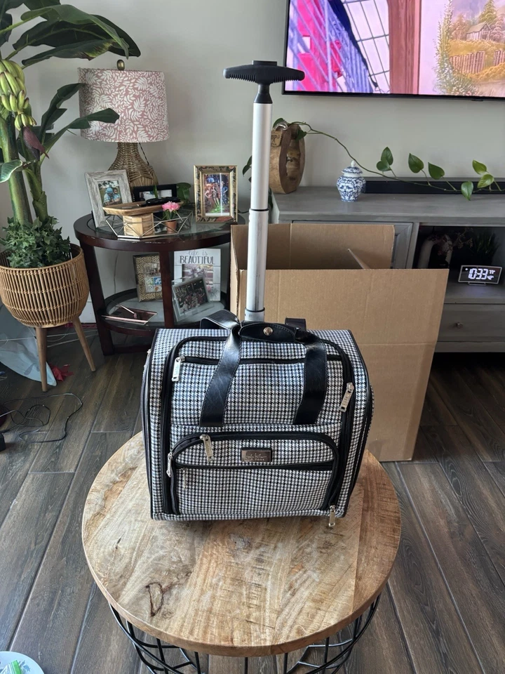 Nicole Miller 行李箱 15 英寸座下包 (Kristina 银色) — 第 2/4 张图片