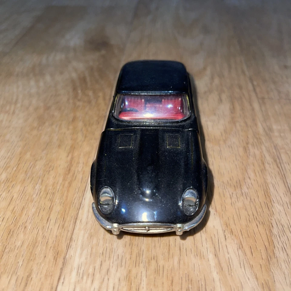 Vintage Corgi Toys E Type v12 Jaguar whizzwheels negro Foto 2 de 4