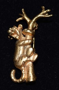 Disney Winnie the Pooh with Terrified Tigger Clinging to Tree Gold Tone Pin