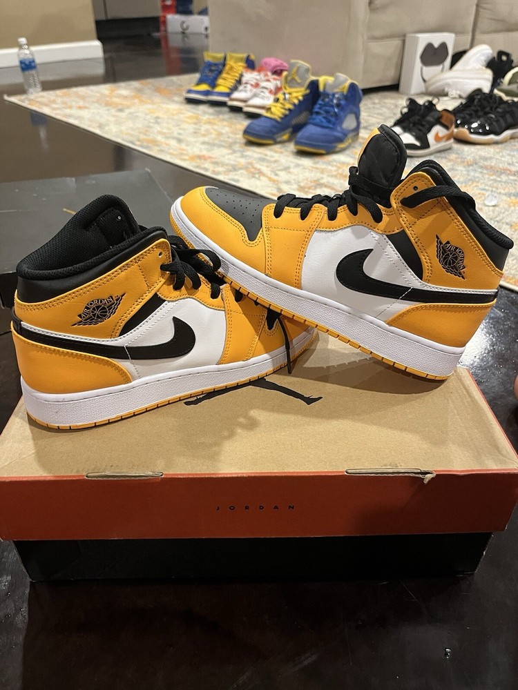 Jordan 1 Mid Yellow White Black