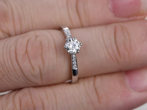 0.56 Ct Round Real Diamond Wedding Engagement Ring 18K Solid White Gold Size 5 - Picture 4 of 7