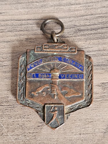 1950s CUBAN BBC BASEBALL AMATEUR FUNDACION DEL BUEN VECINO MEDAL