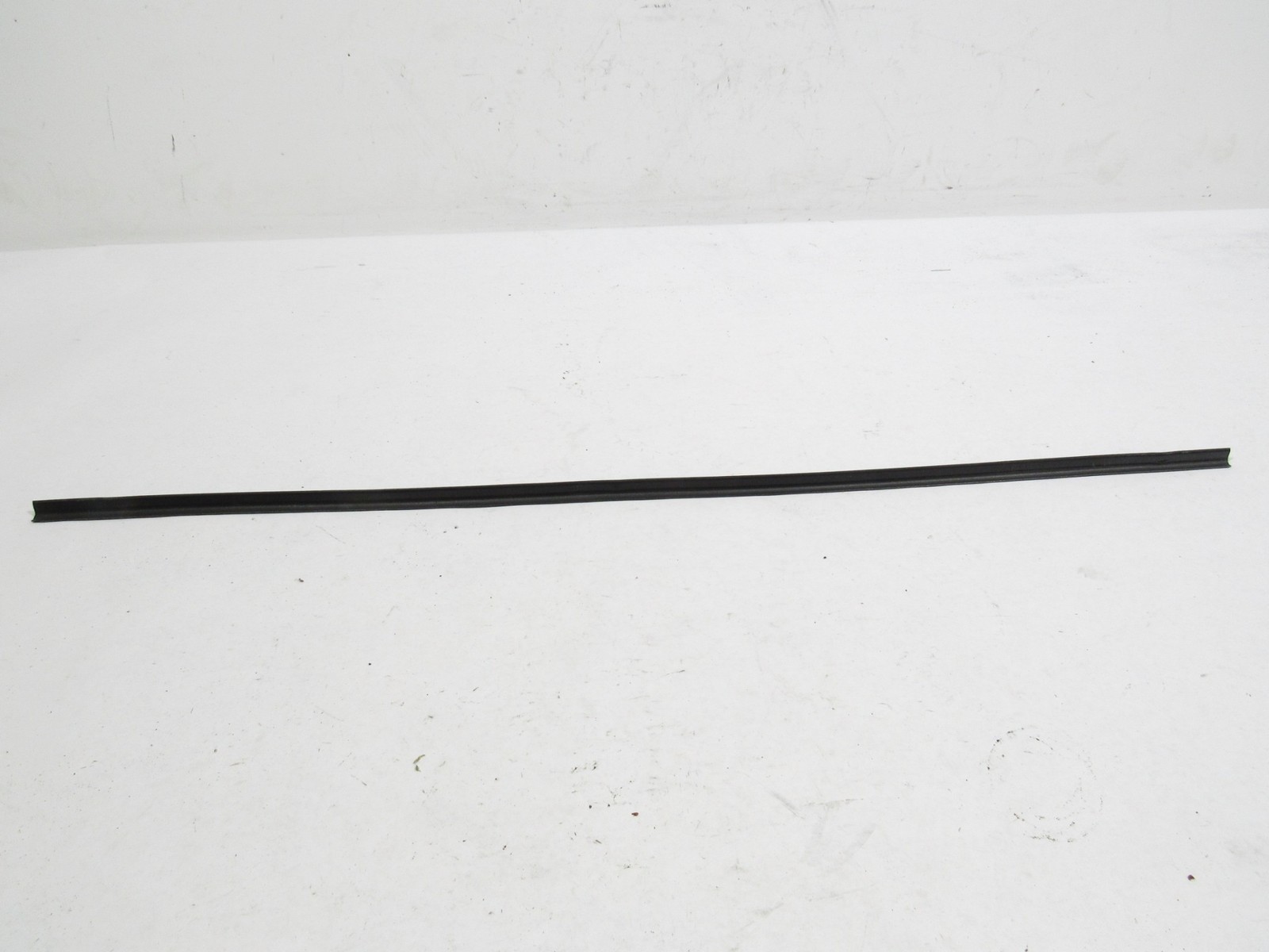 02-06 Maserati Coupe GT 2004 Front Left Driver Door Seal Weather Strip |