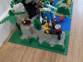 LEGO Pirates Islanders: 6278 Enchanted Island - 100% Complete w/Manual