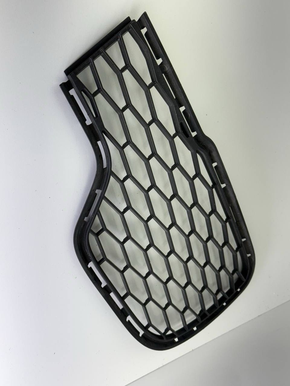 2014-17 Maserati Ghibli Front Left Bumper Lower Grille Bezel Cover  440