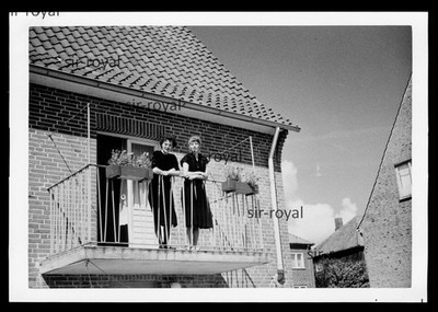 Kiel 1958 - Hübsche Frauen auf dem Balkon - 1950er - Foto 13x9cm