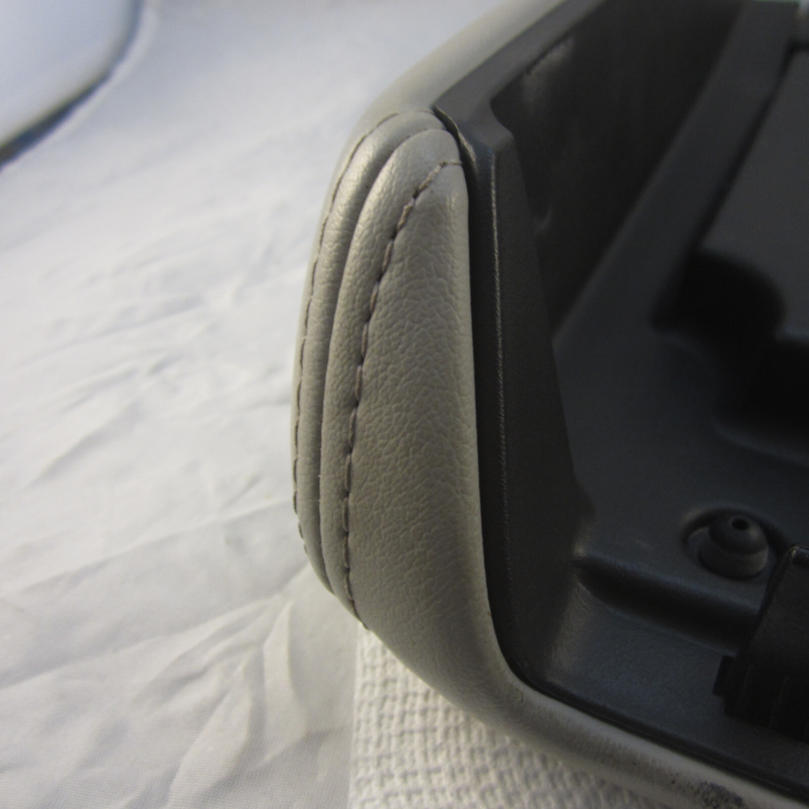 0717 GMC Acadia Center Console Armrest Leather Lid Gray OEM eBay