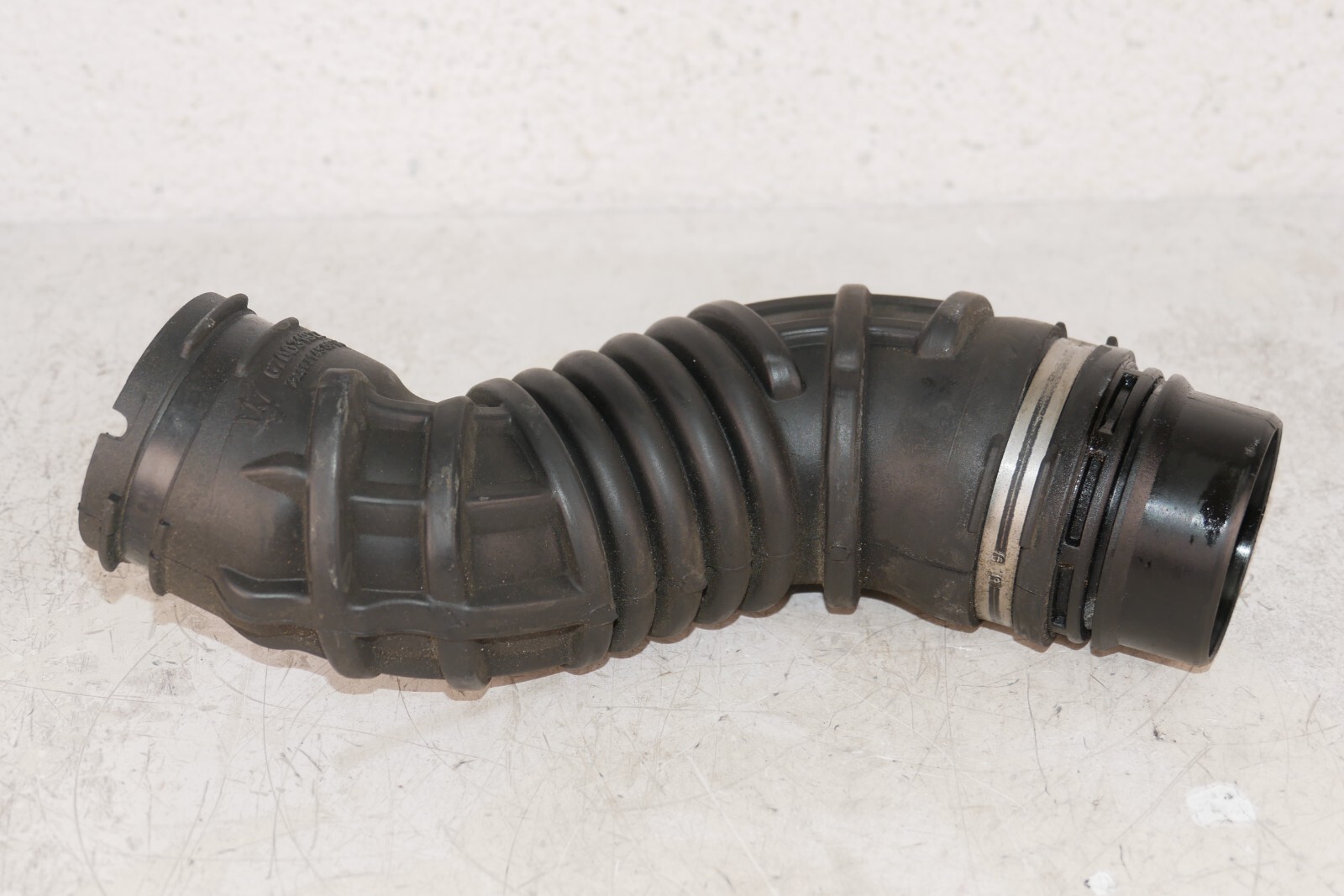 2017-2020 MASERATI LEVANTE SQ4 RIGHT TURBO INTAKE HOSE PIPE CLEANER TUBE OEM