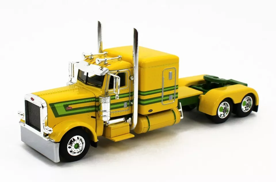 2023 DCP 1:64 *YELLOW & GREEN* Peterbilt 389 63" Flattop w/WILSON GRAIN TRAILER - Image 4 of 4