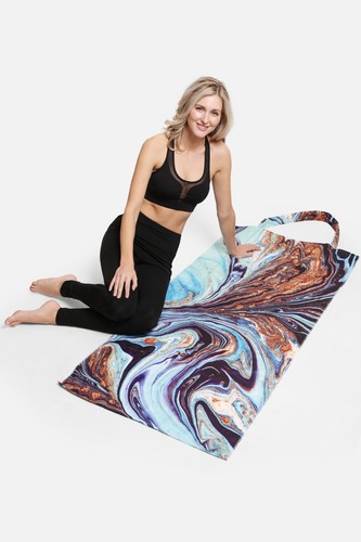 ComfyLuxe Oil Slick Pattern 2-IN-1 Beach Towel & Tote Bag - Picture 5 of 10