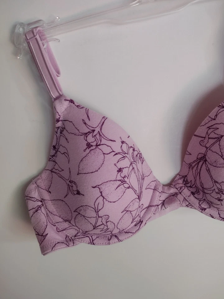 Gilligan & O'Malley 34A CAMISETA FLORAL LILA LIGERAMENTE ACOLCHADA Ajuste con aros Foto 2 de 4