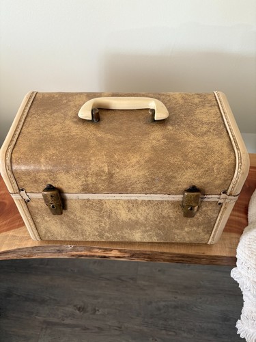 Vintage Train Case Luggage Make Up Carry On Hard Case-Good Condition-No Rips