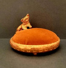 Vintage Gold Tone Metal Cat Kitten Gold Velvet Pin Cushion Sewing Needle Holder