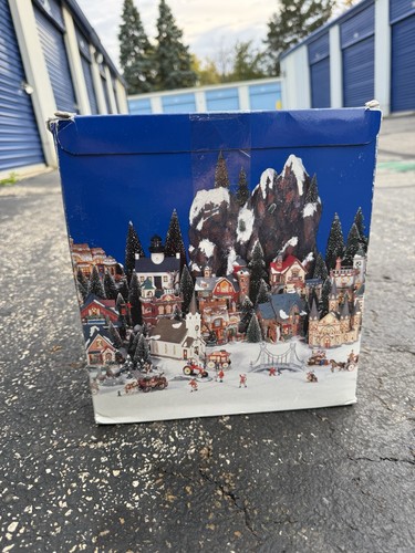 Hearthland Valley Village Barber Shop Christmas Porcelain Lighted House w/ Box