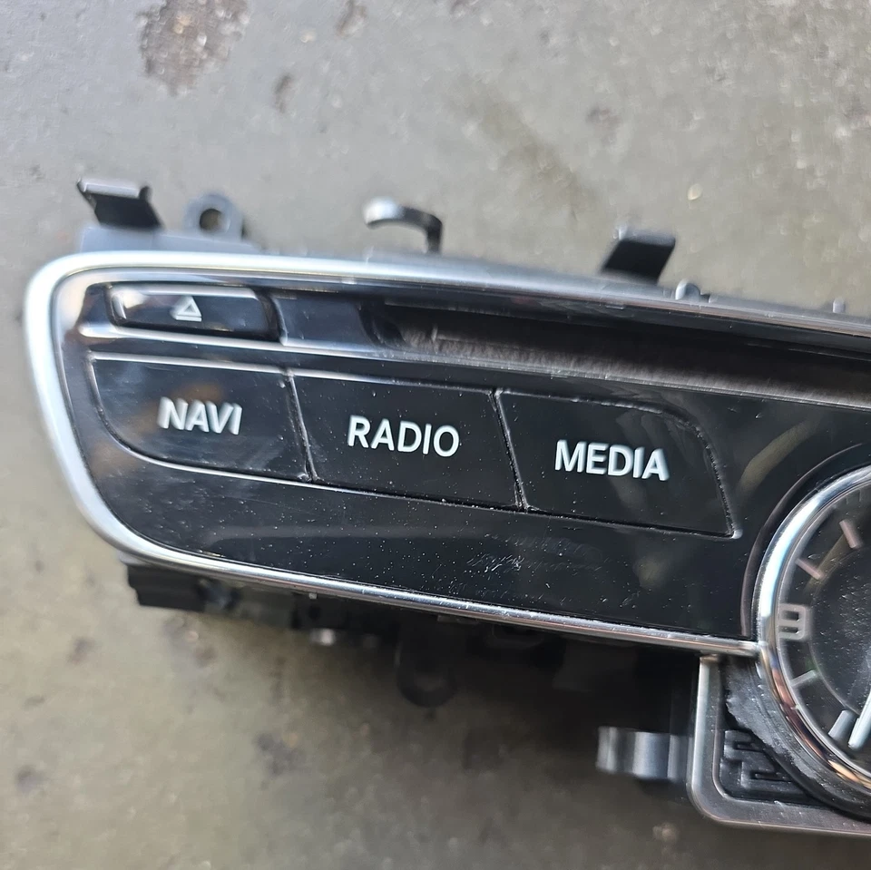 RADIO CONTROL 16 MERCEDES BENZ AMG C63S W205 MONTADO EN TABLERO CON RELOJ 2059053901 Foto 3 de 4