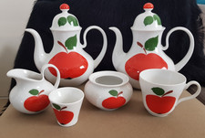 Seltmann Weiden Patricia W.-Germany roter Apfel Tasse  Zuckerdose Gießer Kannen