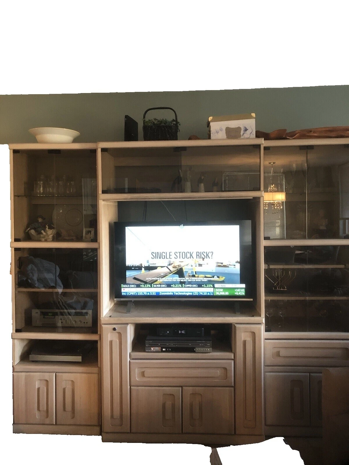 Las unidades de entretenimiento White Pared y soportes de TV