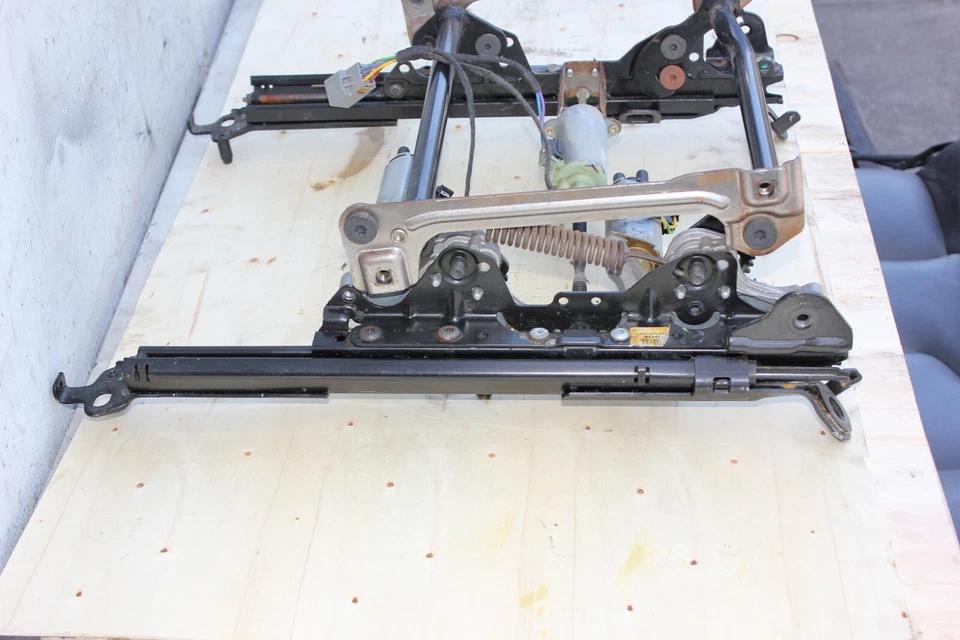 99-04 VOLVO S80 Passenger Front Right Seat Track Motor Fram - Image 4 of 4