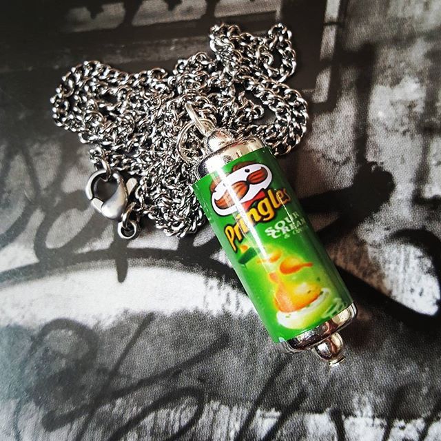 COLLAR DE TUBO PRINGLES ÚNICO fabuloso CREMA AGRIA Y CEBOLLA mini MINIATURA COMIDA LINDA