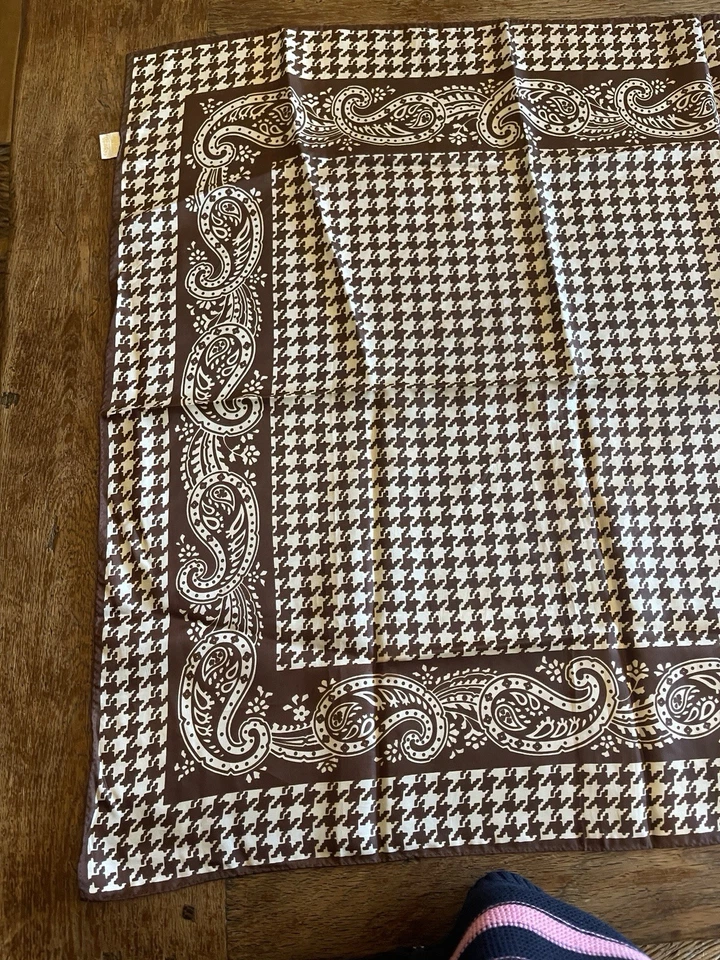 Glentex marrón y crema pata de gallo y estampado de cachemira 26,5”x 26,5” acetato de Japón Foto 2 de 4