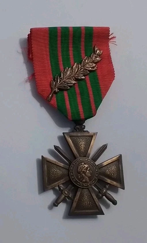 Lot de 3 anciennes médailles en bronze militaire le souvenir